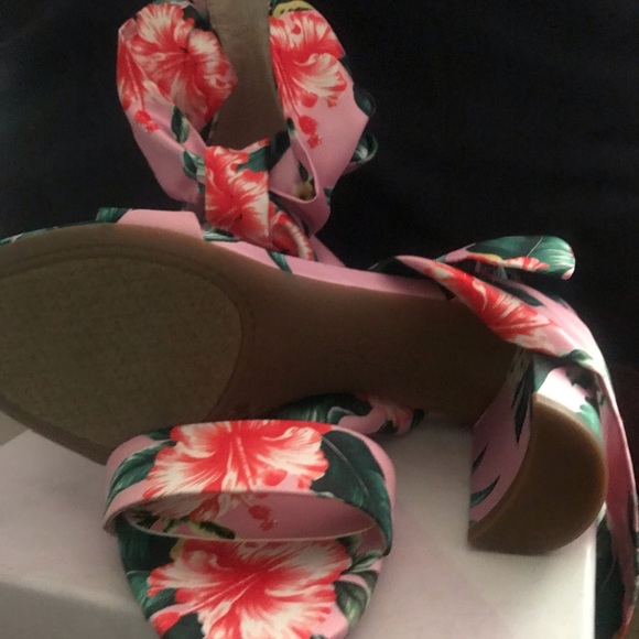 Jessica Simpson Block Heel - Picture 3 of 3